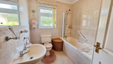 2 bedroom Bungalow for sale in Haverholme Close, Ruskington, NG34
