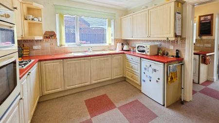 2 bedroom Bungalow for sale in Haverholme Close, Ruskington, NG34