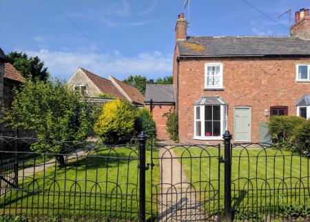 2 bedroom Semi-detached house to let in North Street, Osbournby, NG34