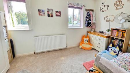 2 bedroom Terraced House for sale in Hawks Way, Sleaford, NG34