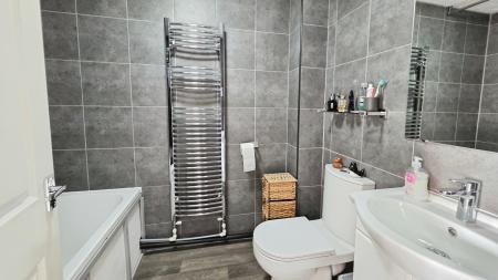 2 bedroom Terraced House for sale in Hawks Way, Sleaford, NG34