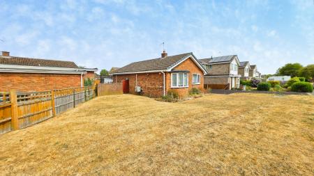 2 bedroom Detached bungalow for sale in Parkfield Road, Ruskington, NG34