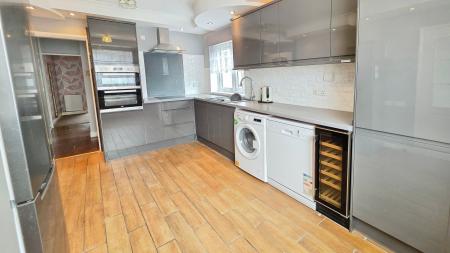 2 bedroom Detached bungalow for sale in Parkfield Road, Ruskington, NG34