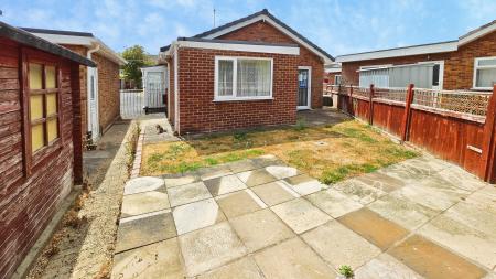 2 bedroom Detached bungalow for sale in Parkfield Road, Ruskington, NG34
