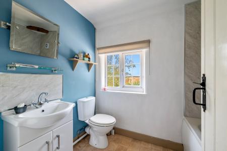 3 bedroom Semi-detached house for sale in Hill Farm Cottage Hill Farm Lane, Bloxholm, LN4