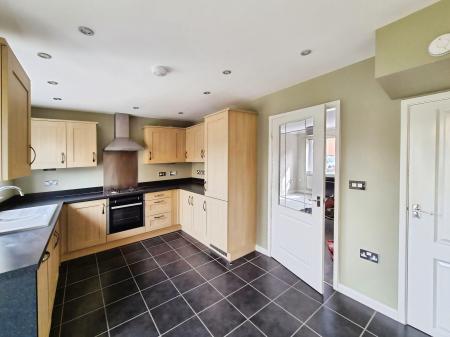 3 bedroom Semi-detached house to let in Carlton Close, Sleaford, NG34