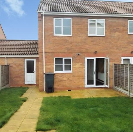 3 bedroom Semi-detached house to let in Carlton Close, Sleaford, NG34