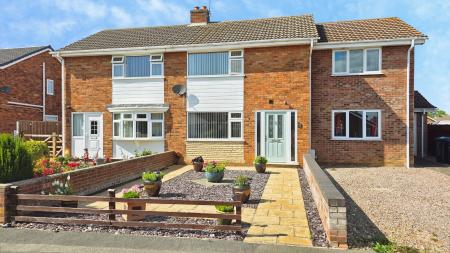 3 bedroom Terraced House for sale in Ripon Drive, Sleaford, NG34