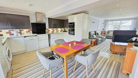 3 bedroom Terraced House for sale in Ripon Drive, Sleaford, NG34
