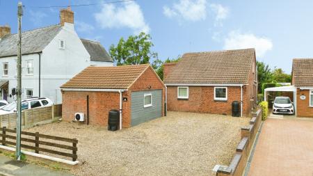 3 bedroom Bungalow for sale in Grove Street, Great Hale, NG34