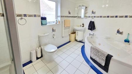 3 bedroom Bungalow for sale in Grove Street, Great Hale, NG34