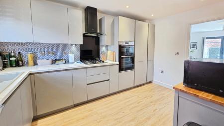 2 bedroom End of terrace house for sale in Handley Street, Sleaford, NG34