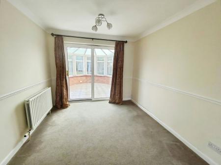 4 bedroom Semi-detached house to let in Windsor Close, Quarrington, NG34