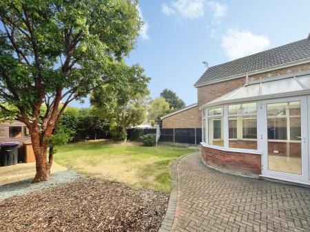 4 bedroom Semi-detached house to let in Windsor Close, Quarrington, NG34
