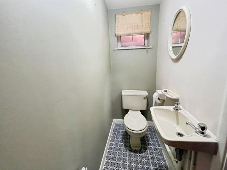 4 bedroom Semi-detached house to let in Windsor Close, Quarrington, NG34