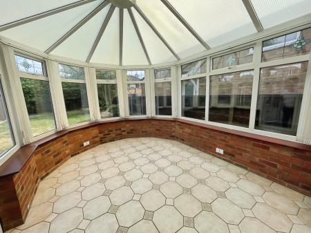4 bedroom Semi-detached house to let in Windsor Close, Quarrington, NG34