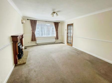 4 bedroom Semi-detached house to let in Windsor Close, Quarrington, NG34