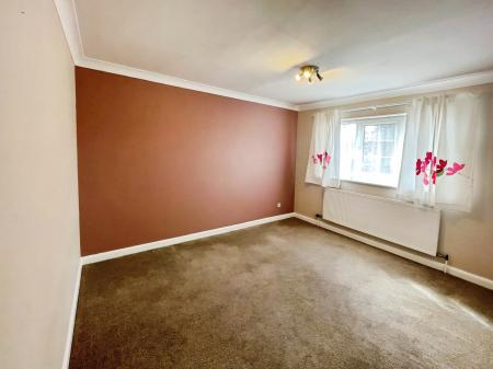 4 bedroom Semi-detached house to let in Windsor Close, Quarrington, NG34