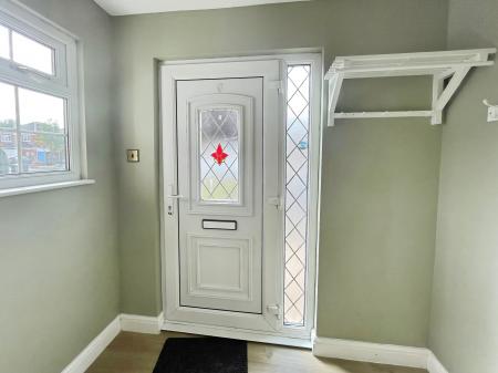 4 bedroom Semi-detached house to let in Windsor Close, Quarrington, NG34
