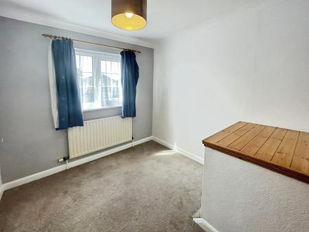 4 bedroom Semi-detached house to let in Windsor Close, Quarrington, NG34