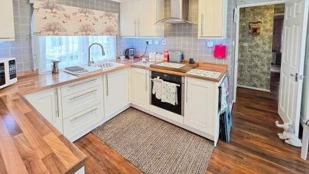 2 bedroom Park home for sale in Braemar Residential Park, Kirkby Green, Lincoln, LN4