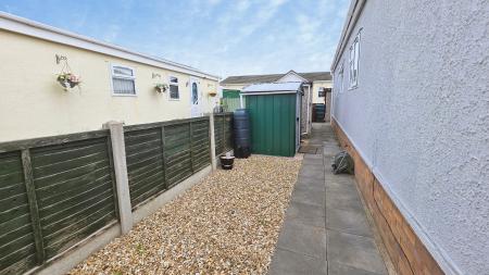 2 bedroom Park home for sale in Braemar Residential Park, Kirkby Green, Lincoln, LN4
