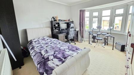 3 bedroom Semi-detached house for sale in North Parade, Sleaford, NG34