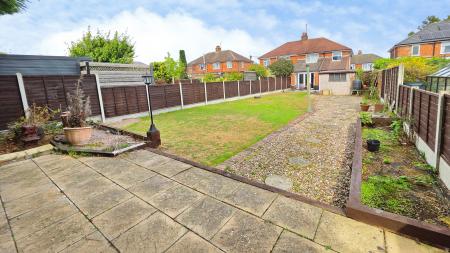 3 bedroom Semi-detached house for sale in North Parade, Sleaford, NG34