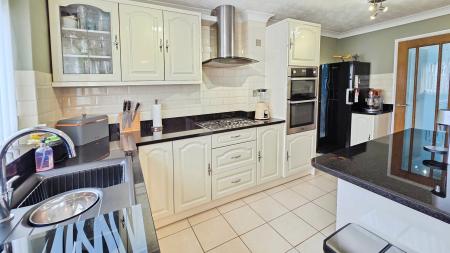 3 bedroom Semi-detached house for sale in York Road, Sleaford, NG34