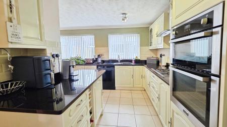 3 bedroom Semi-detached house for sale in York Road, Sleaford, NG34