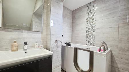 3 bedroom Semi-detached house for sale in York Road, Sleaford, NG34