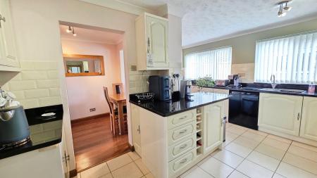 3 bedroom Semi-detached house for sale in York Road, Sleaford, NG34