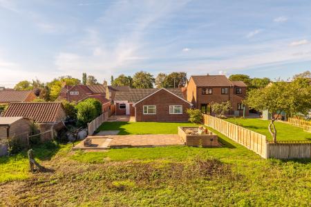 3 bedroom Detached bungalow for sale in Fen Road, Little Hale, NG34