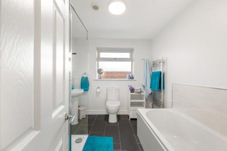 3 bedroom Detached bungalow for sale in Fen Road, Little Hale, NG34