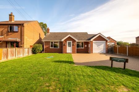 3 bedroom Detached bungalow for sale in Fen Road, Little Hale, NG34