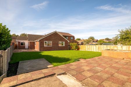 3 bedroom Detached bungalow for sale in Fen Road, Little Hale, NG34