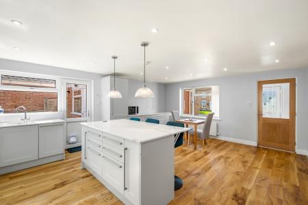 3 bedroom Detached bungalow for sale in Fen Road, Little Hale, NG34