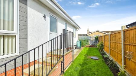 2 bedroom Park home for sale in Lindum Park, Ruskington, NG34