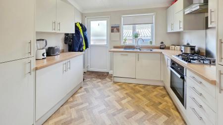 2 bedroom Park home for sale in Lindum Park, Ruskington, NG34