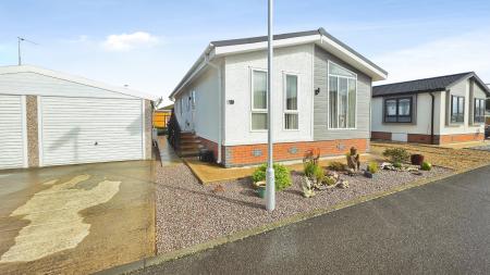 2 bedroom Park home for sale in Lindum Park, Ruskington, NG34