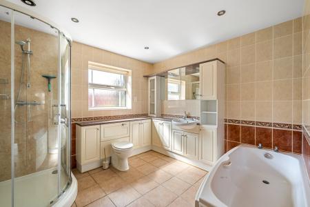 4 bedroom Bungalow to let in Cheviot Close, Quarrington, NG34