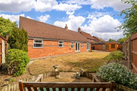 4 bedroom Bungalow to let in Cheviot Close, Quarrington, NG34