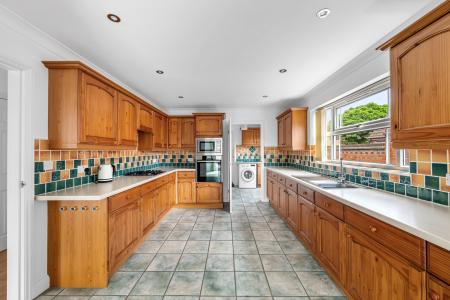 4 bedroom Bungalow to let in Cheviot Close, Quarrington, NG34