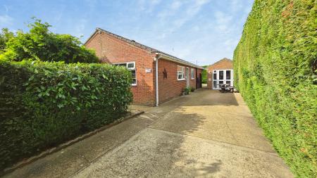 3 bedroom Detached bungalow for sale in High Street, Great Hale, NG34