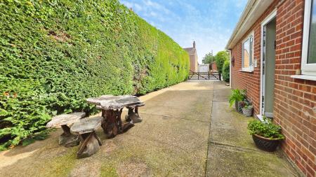 3 bedroom Detached bungalow for sale in High Street, Great Hale, NG34