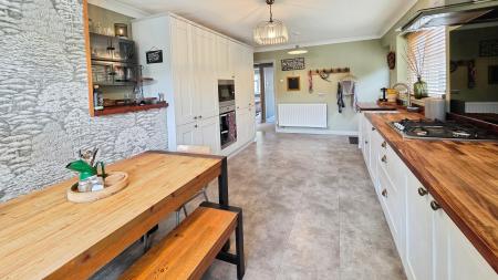 3 bedroom Detached bungalow for sale in High Street, Great Hale, NG34