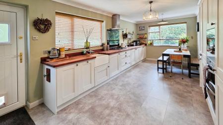 3 bedroom Detached bungalow for sale in High Street, Great Hale, NG34