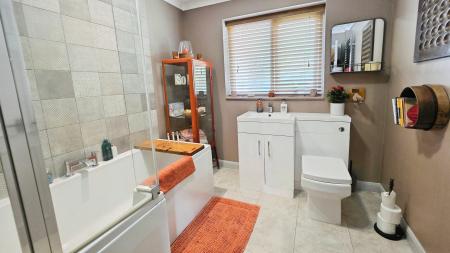3 bedroom Detached bungalow for sale in High Street, Great Hale, NG34