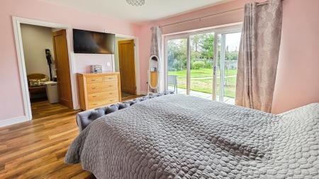 4 bedroom Bungalow for sale in St Clements Road, Ruskington, NG34