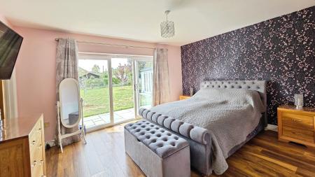 4 bedroom Bungalow for sale in St Clements Road, Ruskington, NG34